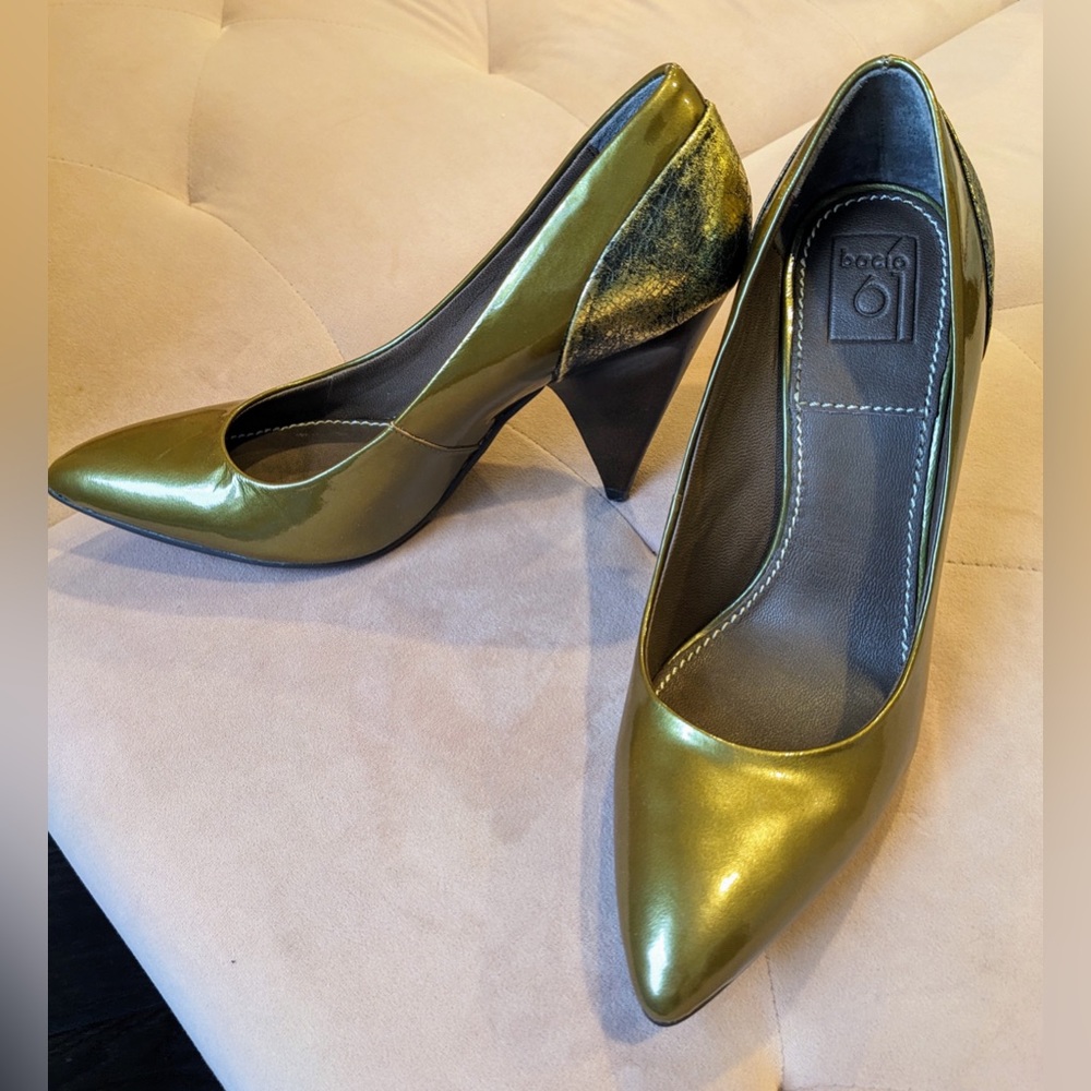 Bacio 61 Lucca Patent Leather Stacked Heel Olive Gold Pumps, sz 8.5